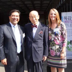 Unidos en oración por el Dr. Paul Yonggi Cho.